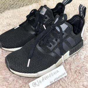 Size 8 women’s running shoes!